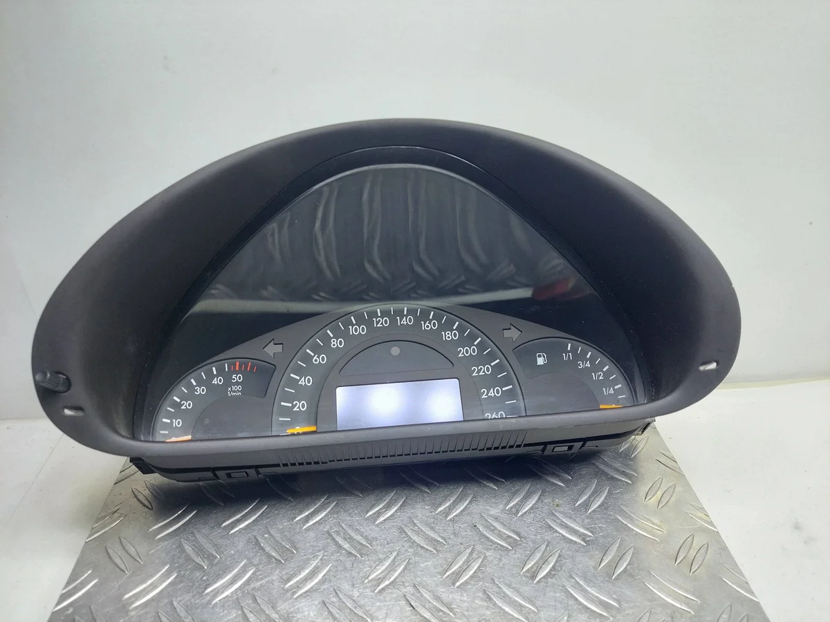 Nopeusmittari Mercedes W203 2.2 CDI A2035401347