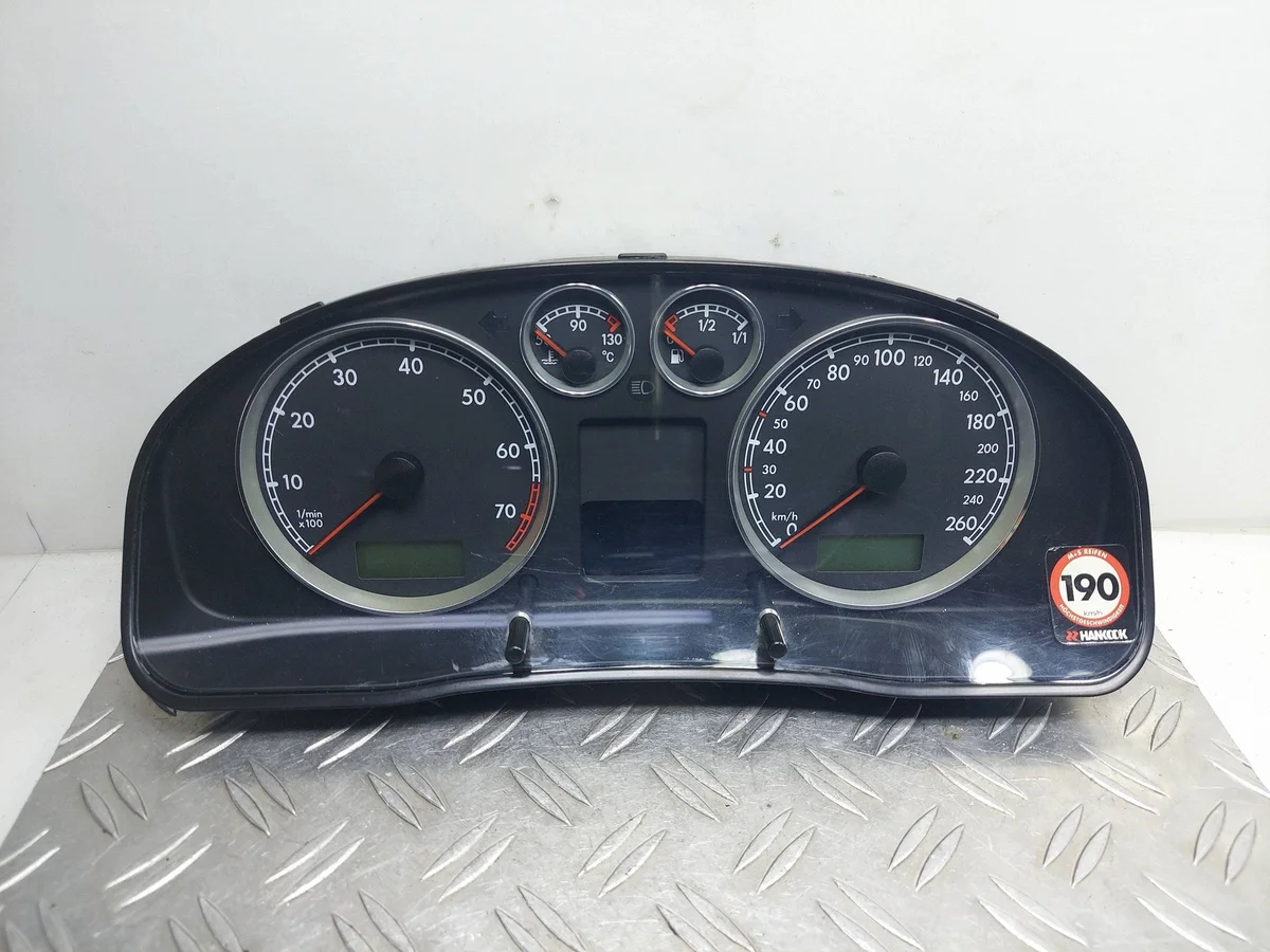 Mittaristo VW Passat B5.5 1.8 3B0920827