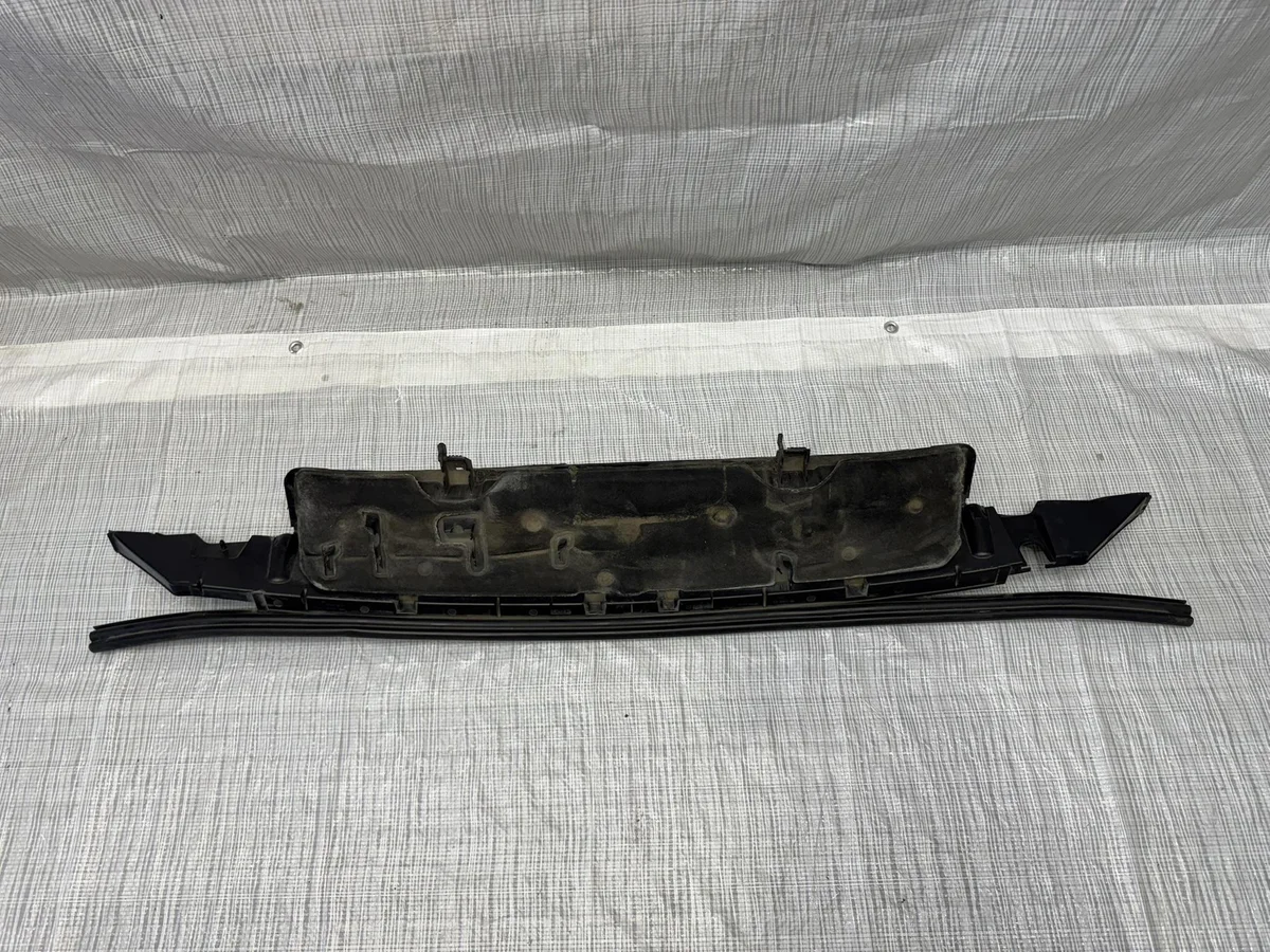 Cache sous pare-brise Peugeot 3008 II 9810110480-01