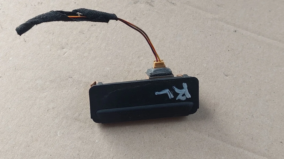 Mikrointerruptor Maletero Izquierdo Audi A4 B5 8D0827565B