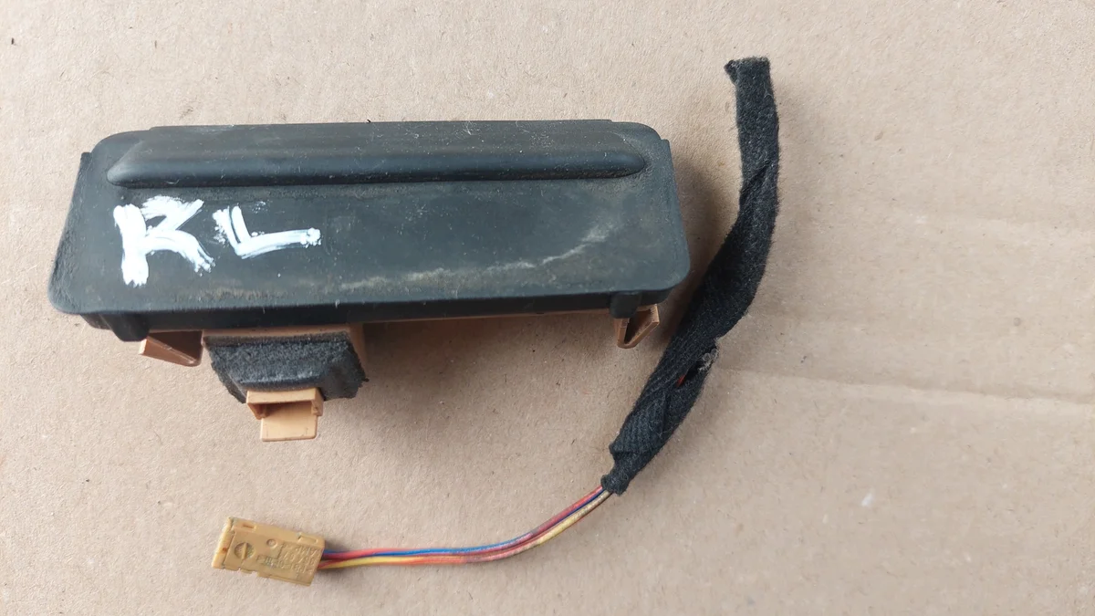 Mikrointerruptor Maletero Izquierdo Audi A4 B5 8D0827565B thumbnail 1
