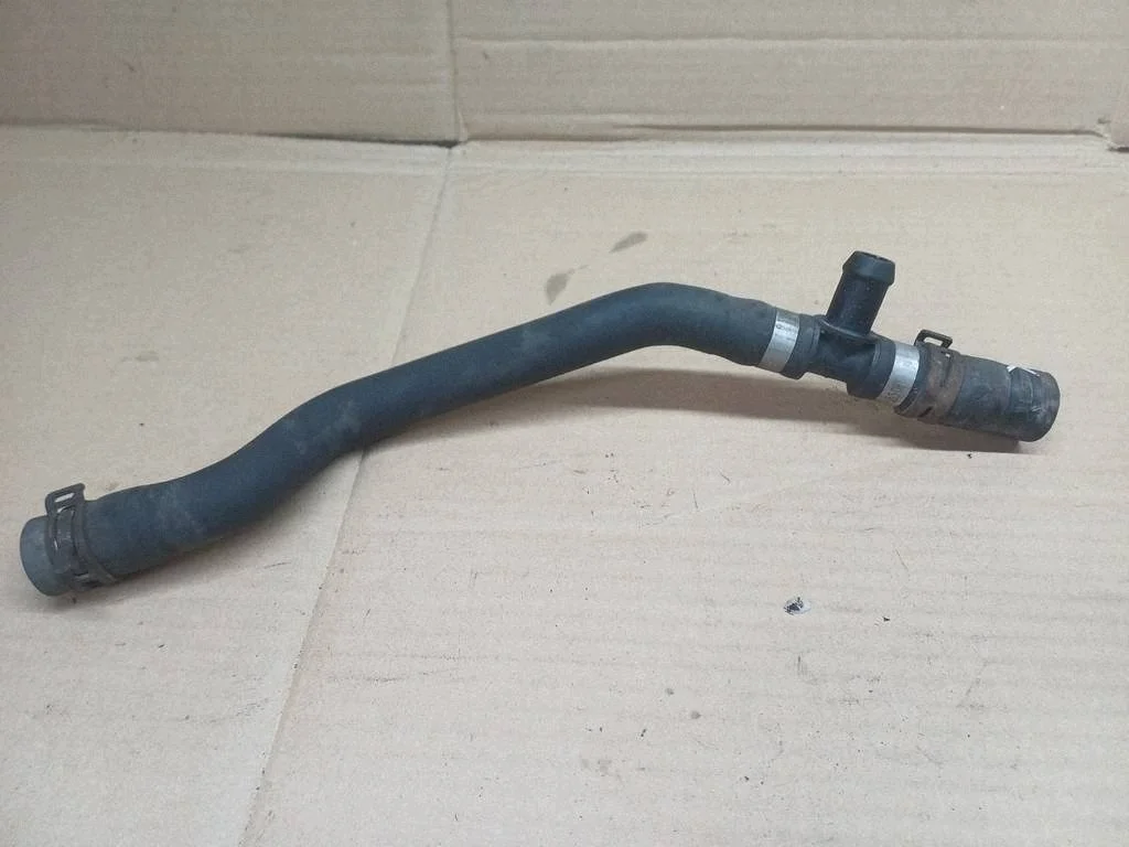 Kühler Wasserschlauch Skoda Fabia III 6C0122051B