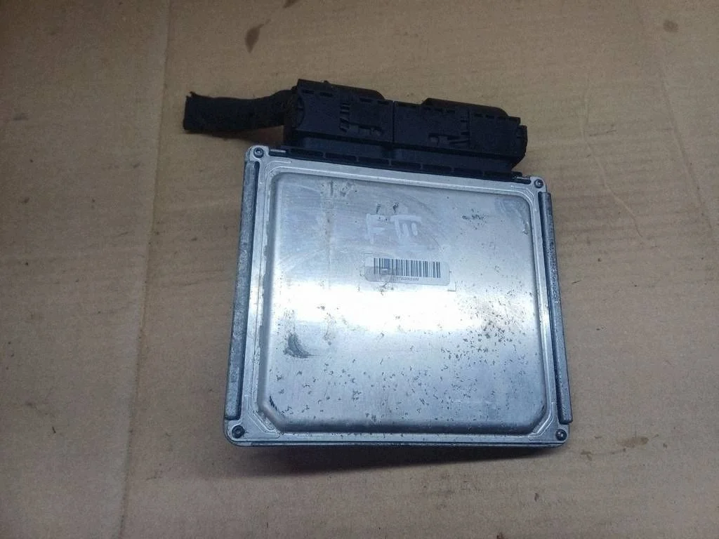Skoda Fabia 1.4 TDI motor regeleenheid 04B907445