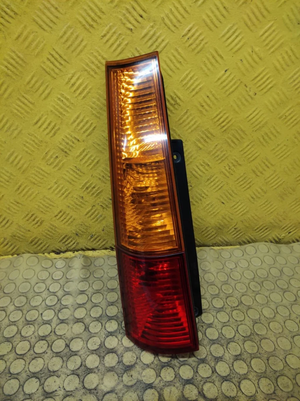 Subaru Justy G3X Feu arrière gauche