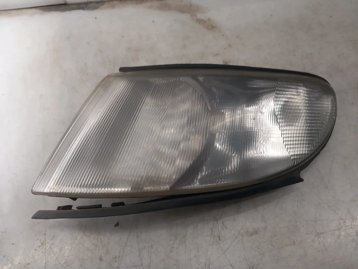 Feu clignotant avant gauche Saab 9-3 013029