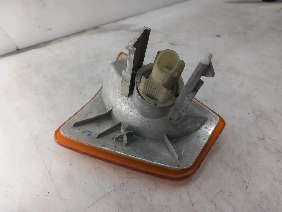 Volvo 440 Knipperlicht Voor Rechts 464061