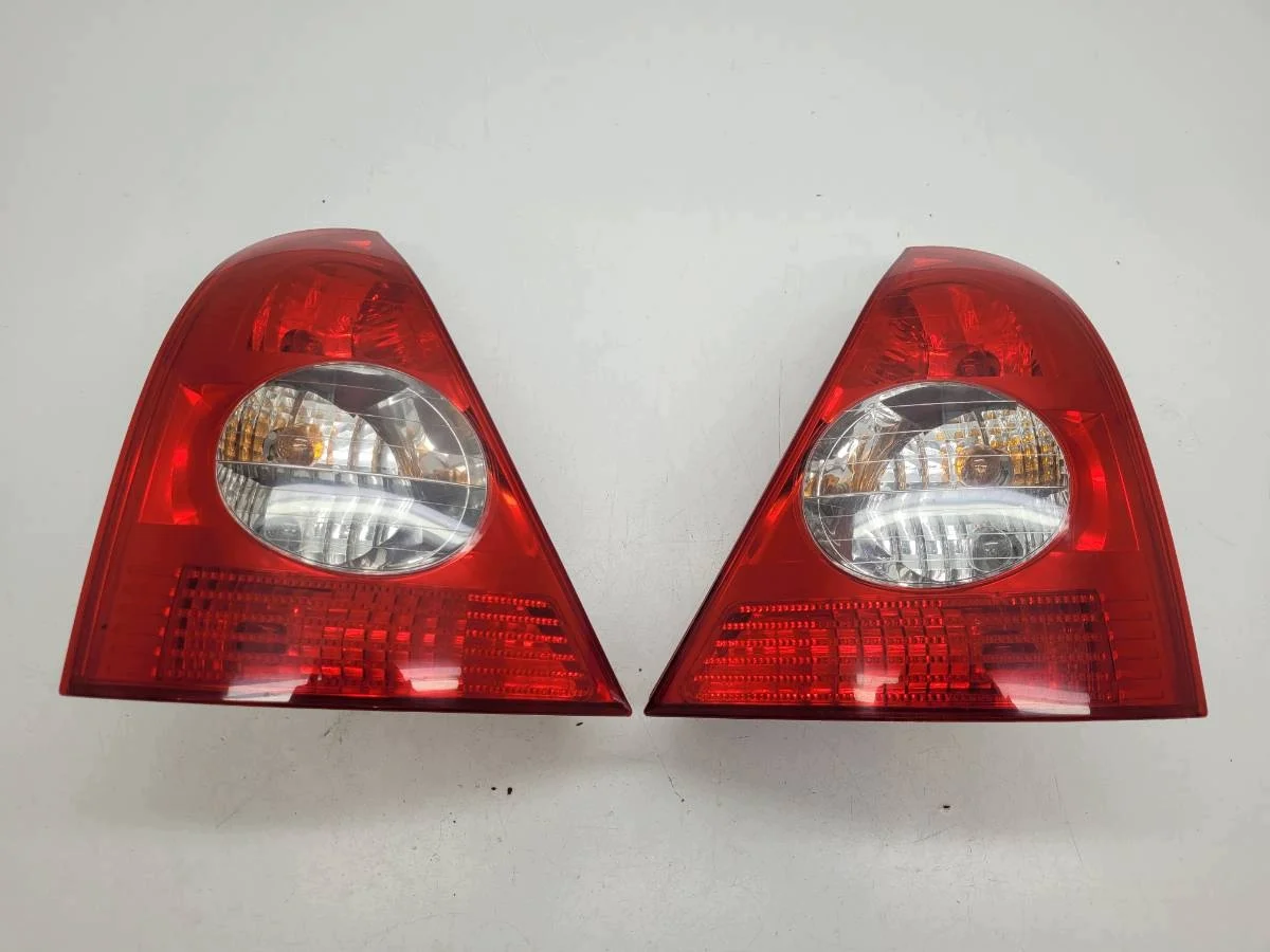 Renault Clio II Faro Trasero Izquierdo/Derecho 8200071414