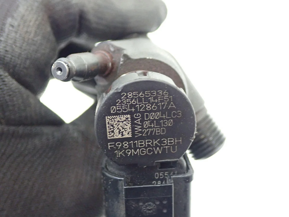Inyectores Audi A3 8V 04L130277BD image 4