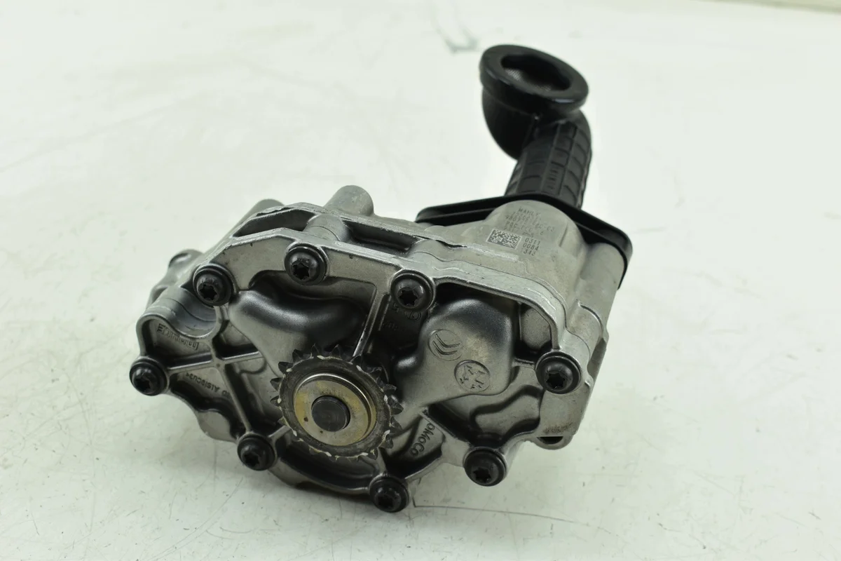 Pompe à huile Citroën C4 II Peugeot 3008 I Ford Focus MK3 2.0 HDI 9807727980