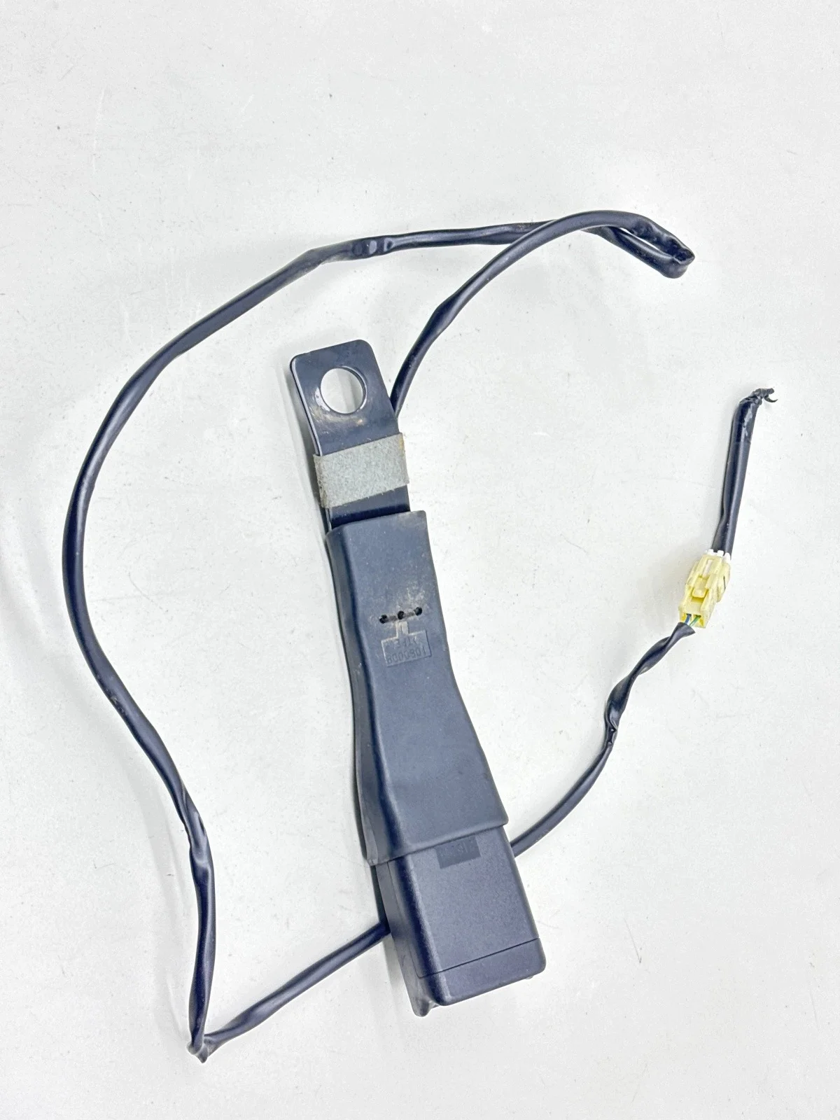 Boucle de ceinture droite avant Suzuki Vitara 10690008
