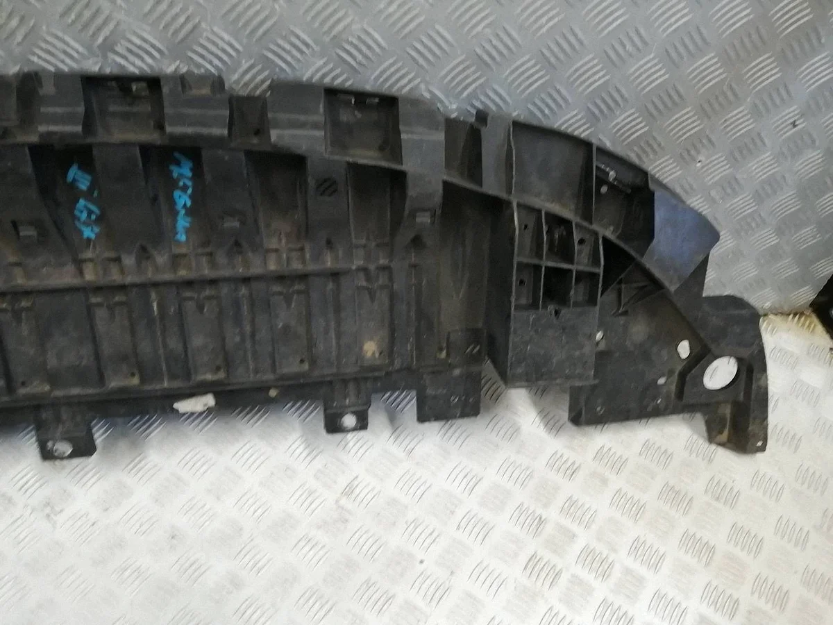 Renault Mégane III Cache sous pare-chocs 622355333R