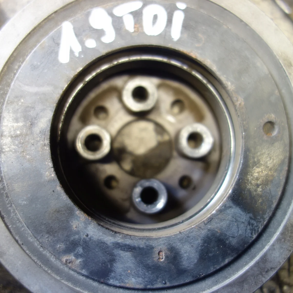 Jakopään hihnapyörä Audi VW 1.9 2.0 TDI 038105243F