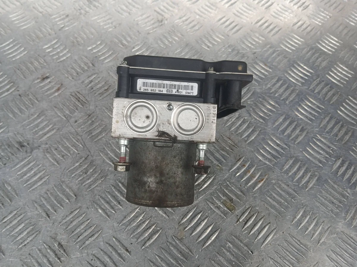 ABS-pumppu Toyota Verso 1.6 D 0265952184 2009-