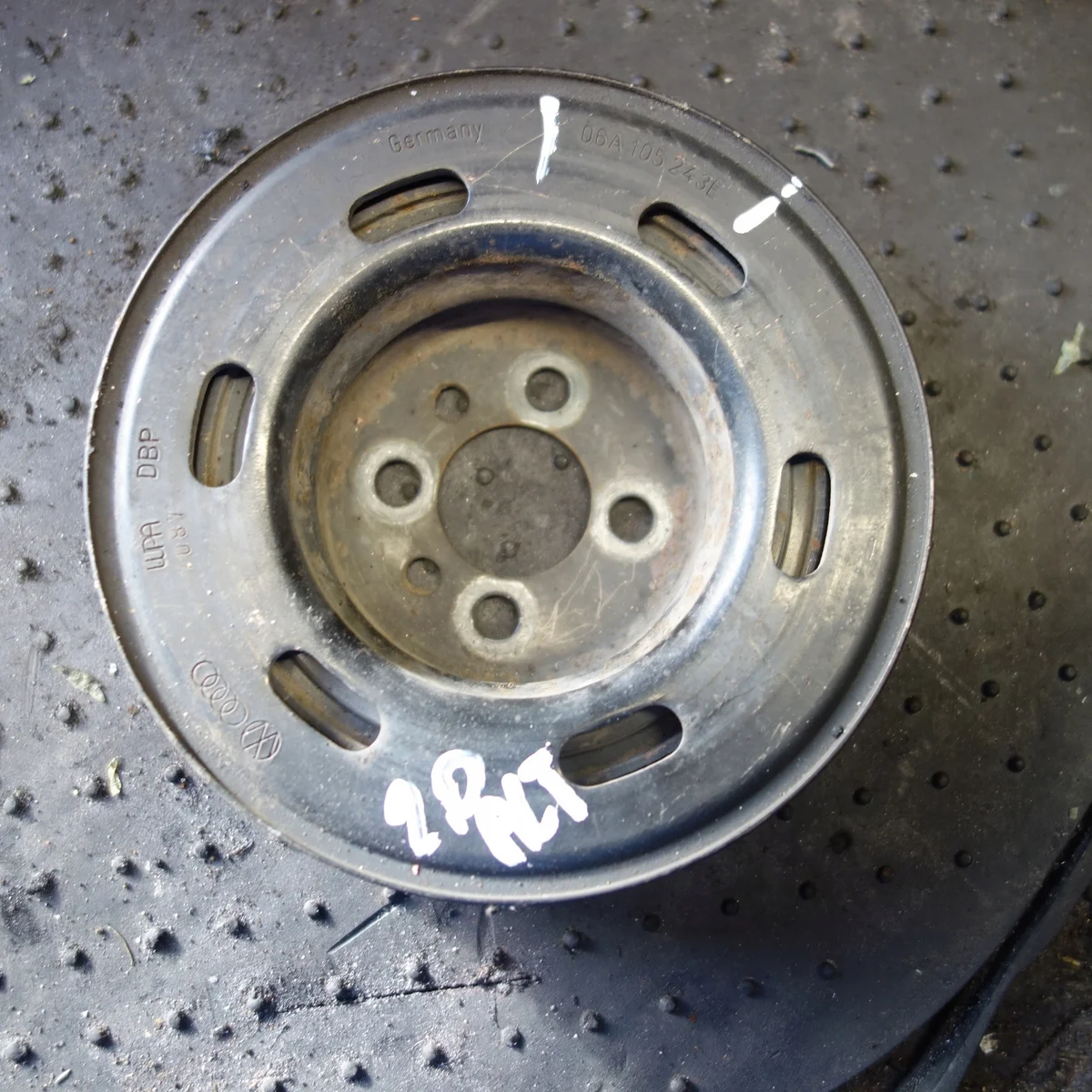 Polea árbol de transmisión Volkswagen Golf 1.8T 2.0FSI 06A105243E