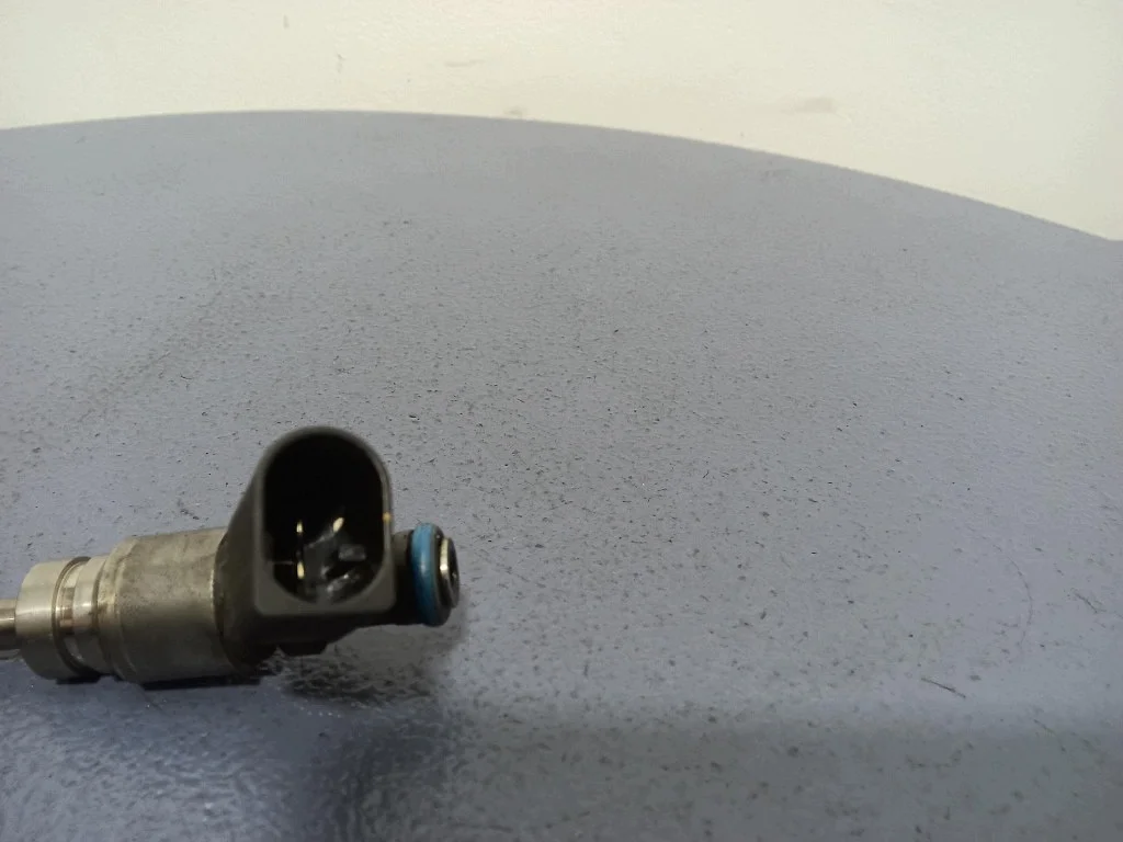 Audi A6 C6 Einspritzdüse 06E906036E image 3