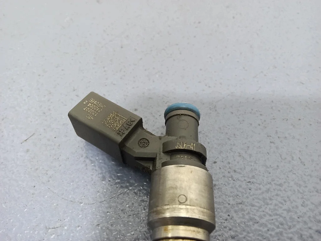 Audi A6 C6 Injector 06E906036E image 4