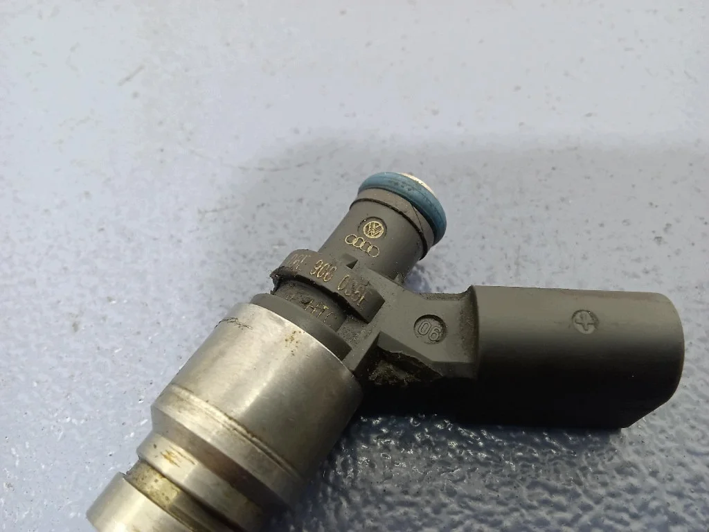 Audi A6 C6 Injector 06E906036E image 5
