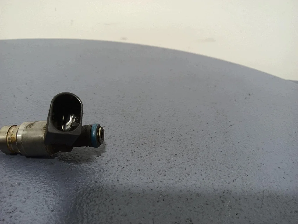 Audi A6 C6 Iniettore 06E906036E thumbnail 3