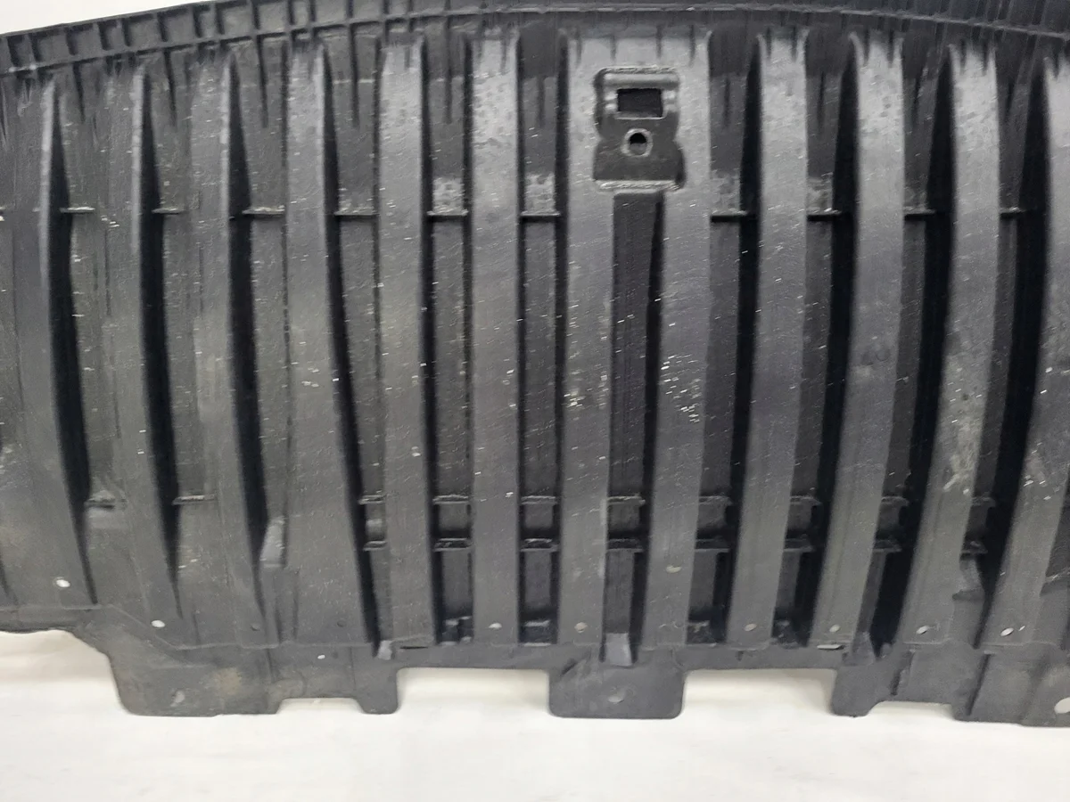 Abdeckung unter Stoßfänger Mercedes C-Klasse W206 A2065200200 image 3