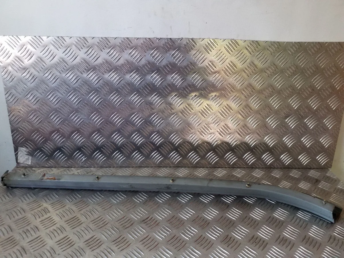 Rail supérieur porte coulissante Chrysler Voyager droit VAI37656