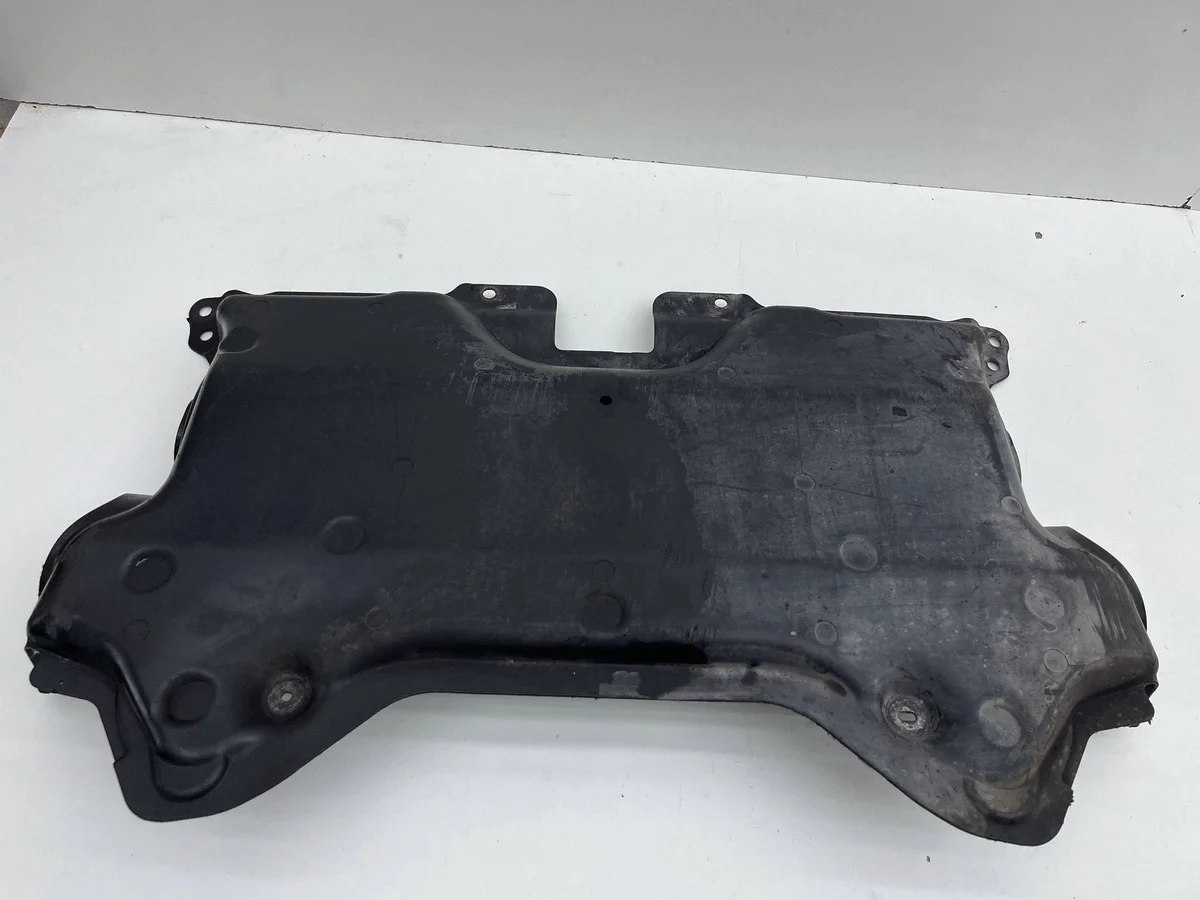 Mercedes CLS C218 Skydd under motor A2125201323