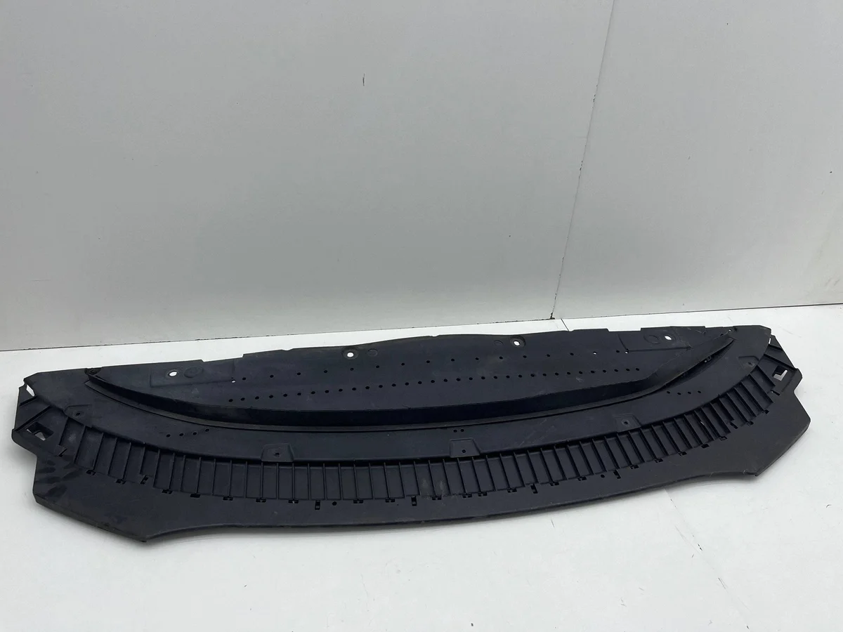 Etupuskurin suojus Audi A7 S7 4G8 4G8807611E