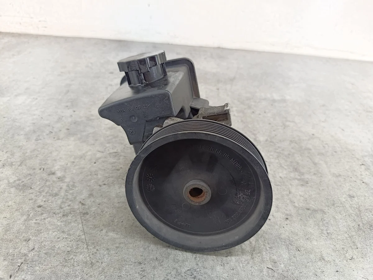 Ohjaustehostimen pumppu Mercedes-Benz C W203 7692900521