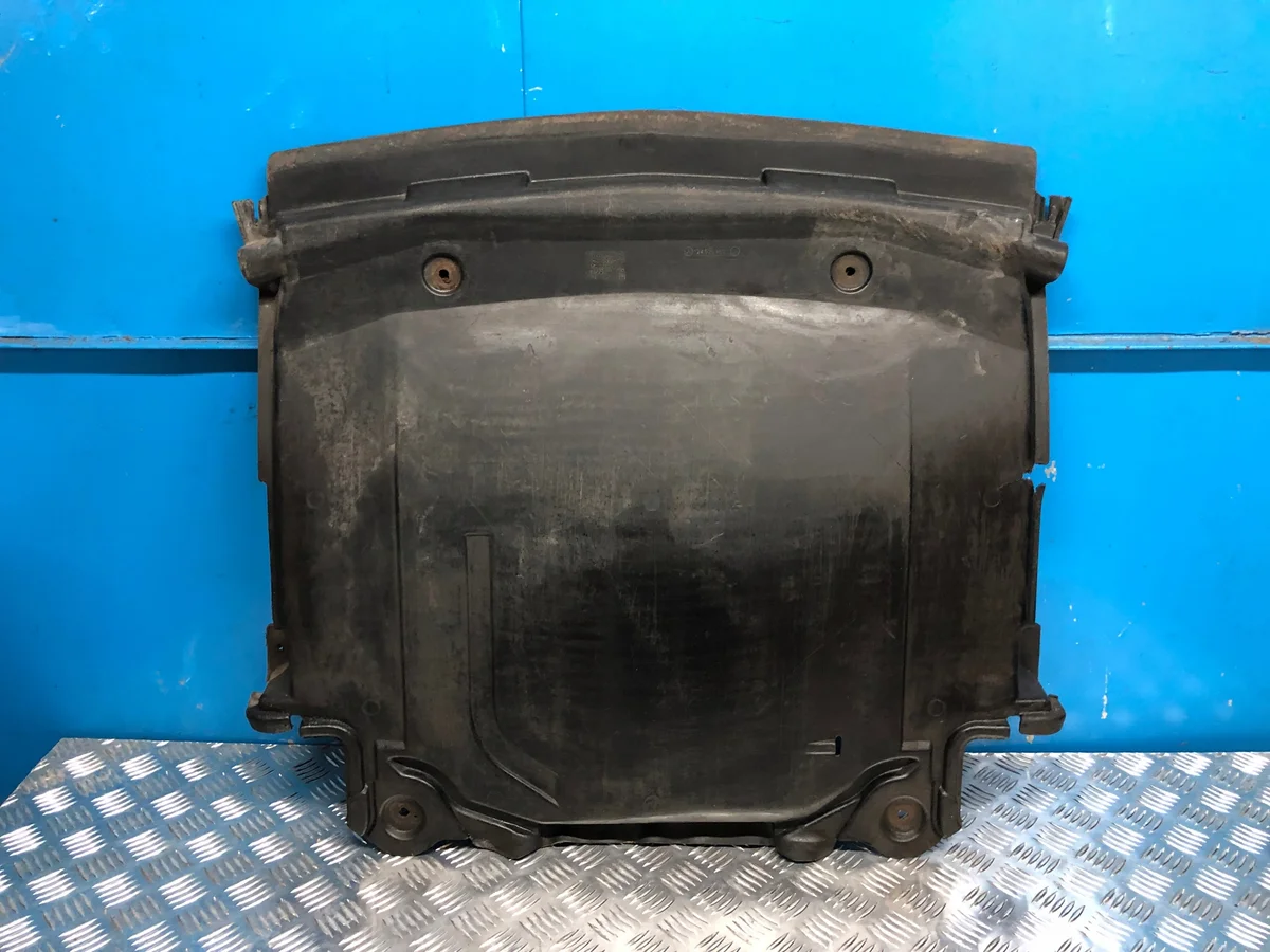 Suojus Mercedes-Benz 1245209523 moottorin alle