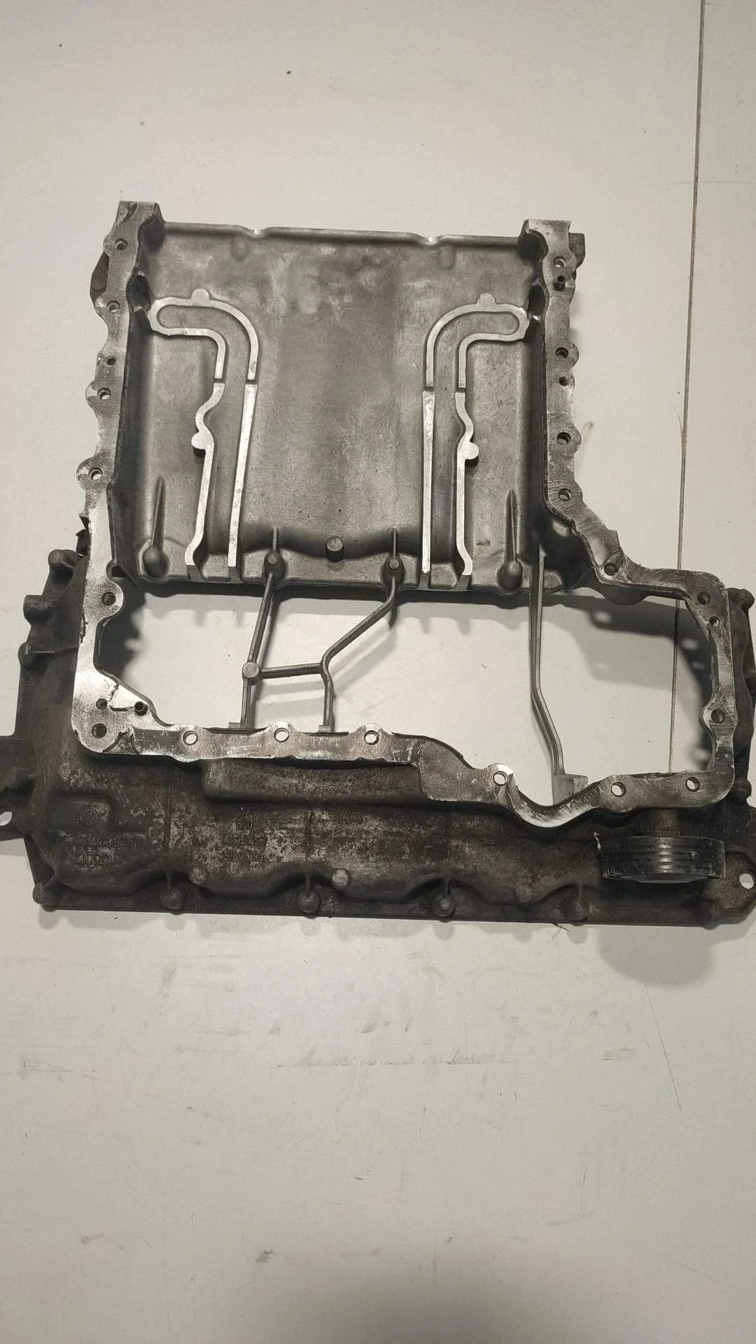 Cárter Audi A4 S4 B9 06M103805M