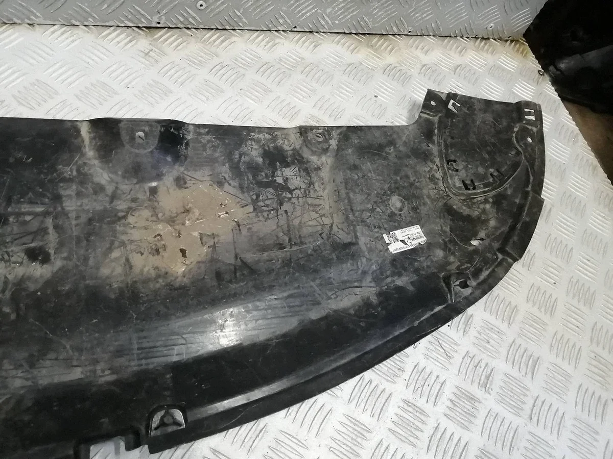 Plaque sous pare-chocs Audi e-tron 4KE 4KE807611