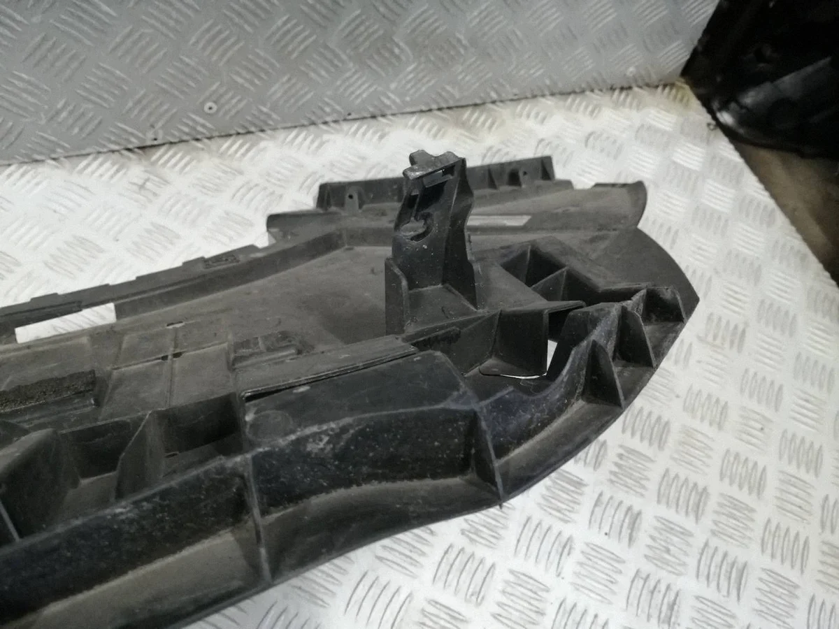 Ford Fiesta MK8 H1BB17859A1K Copertura Paraurti Anteriore
