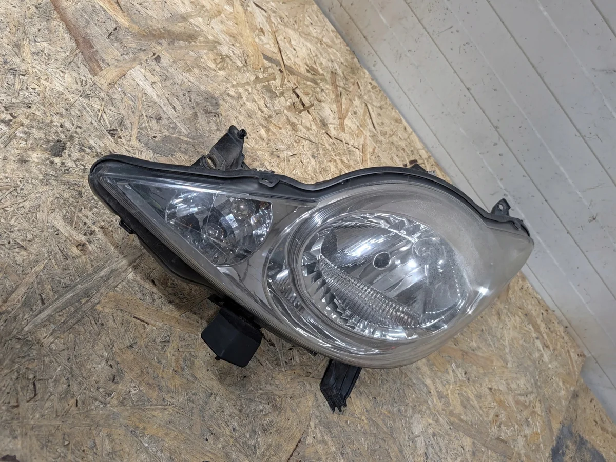 Peugeot 107 Faro Izquierdo 81150-0H030