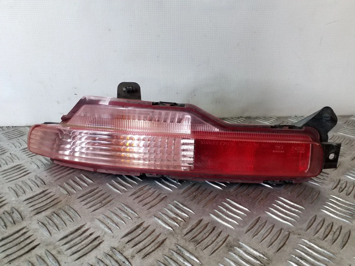 Takapuskurin vasen valo Infiniti EX VAI36241