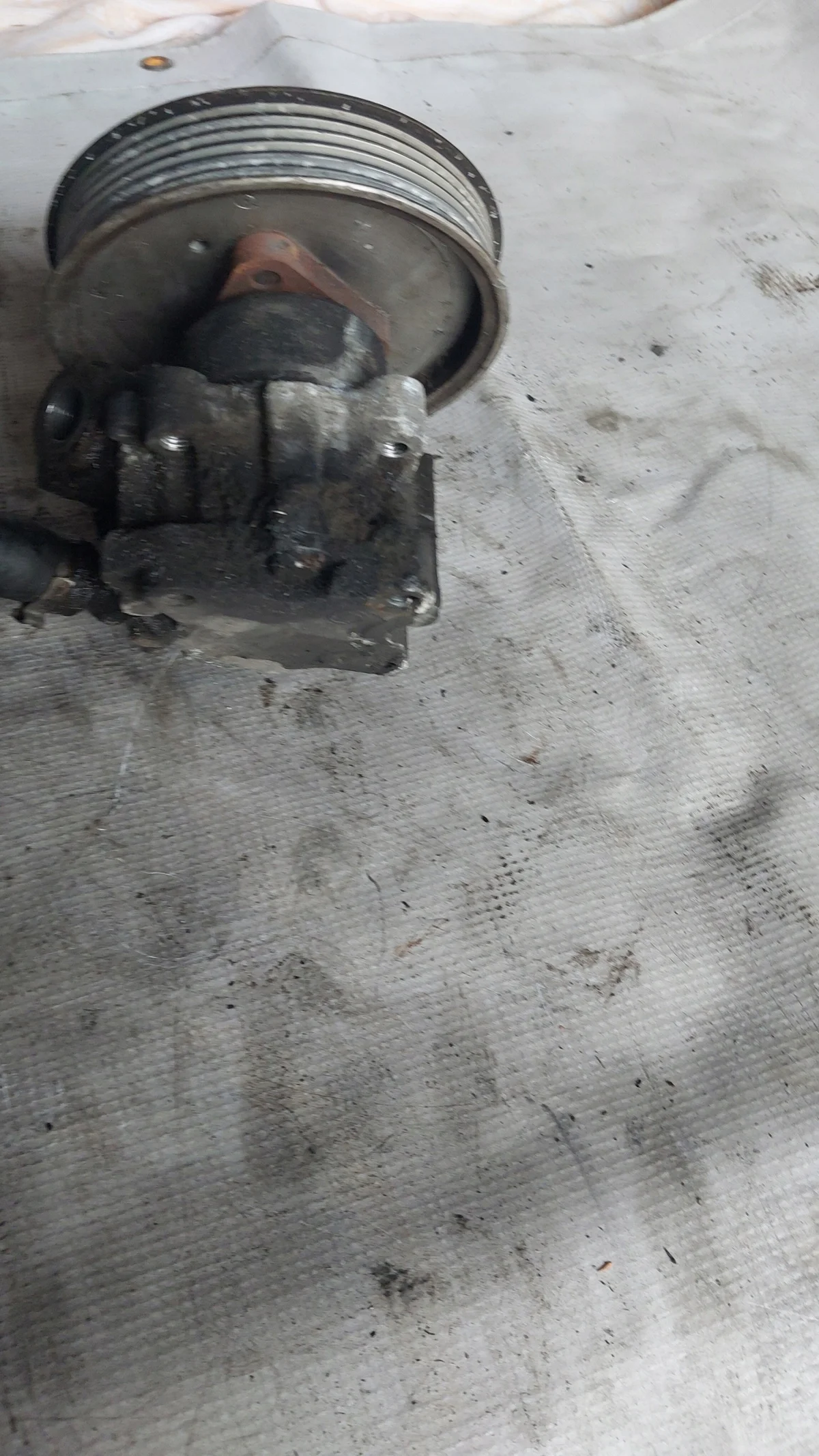 Ohjaustehostimen pumppu Audi A6 C6 4F0145155E