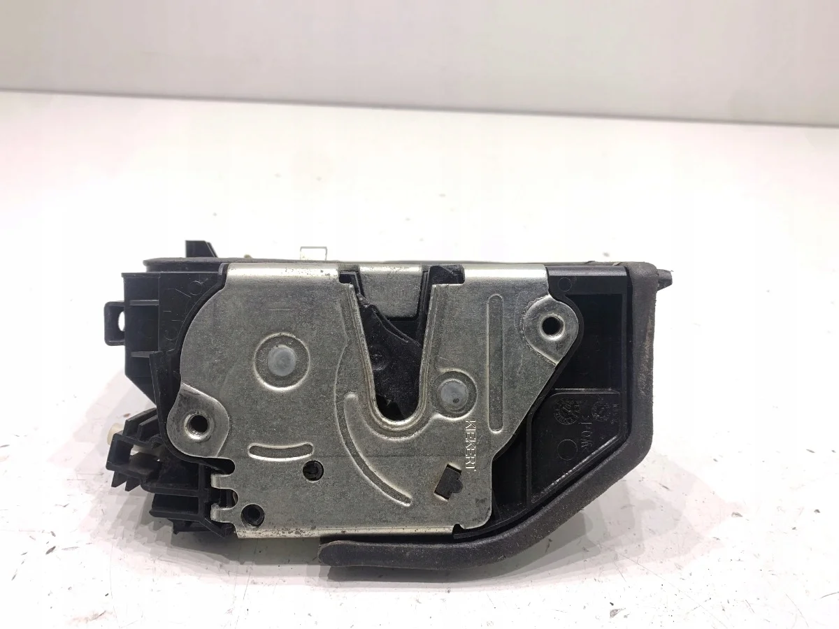 Oikea etusivun lukitusmekanismi BMW E60 7202146