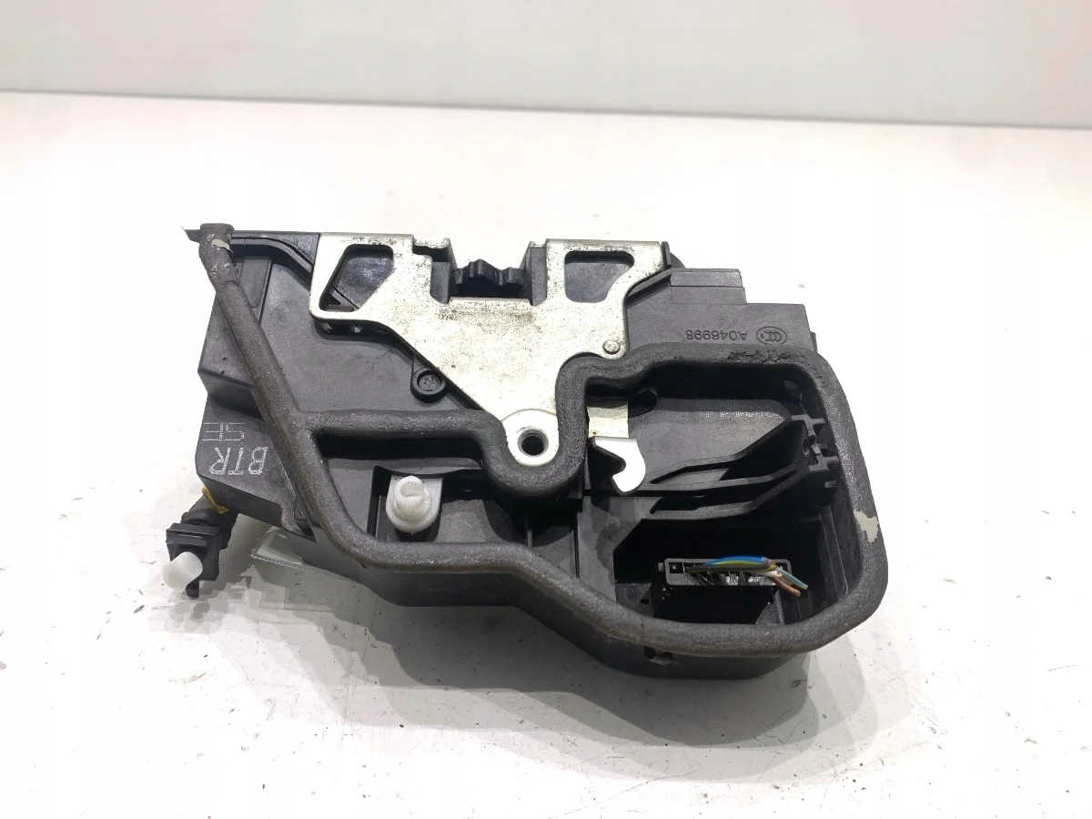 Oikea etusivun lukitusmekanismi BMW E60 7202146