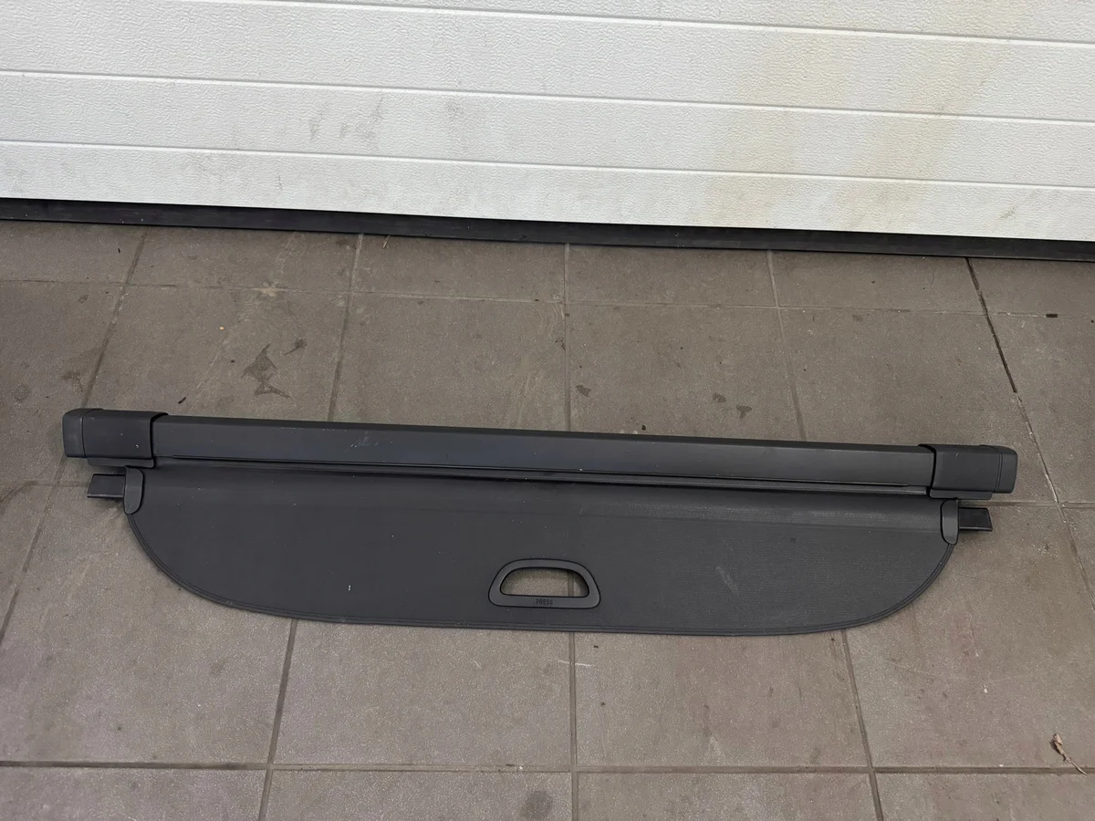 Mercedes CLA W117 tavaratilan rullaverho A1178100009