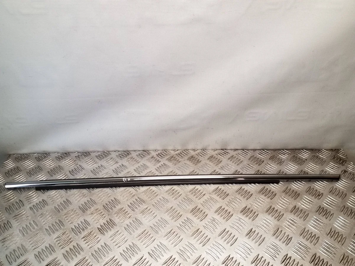 Toyota Auris E180 Zierleiste Scheibe Hinten Rechts VAI66190