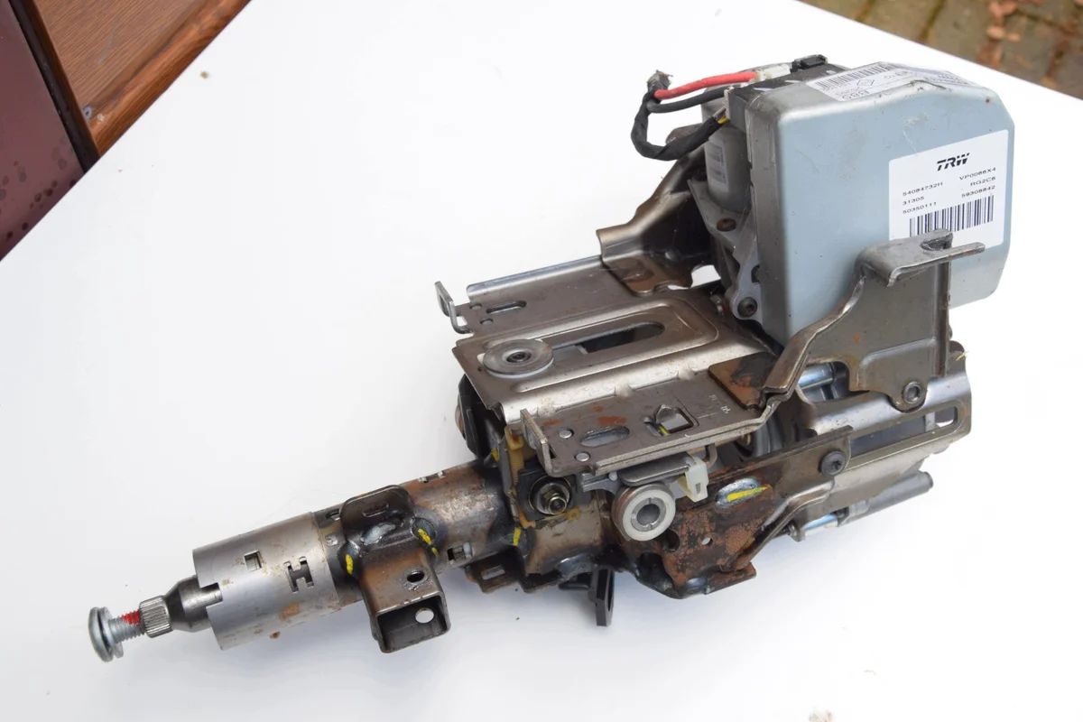 Renault Clio III Modus Direction assistée 8200294978A TRW