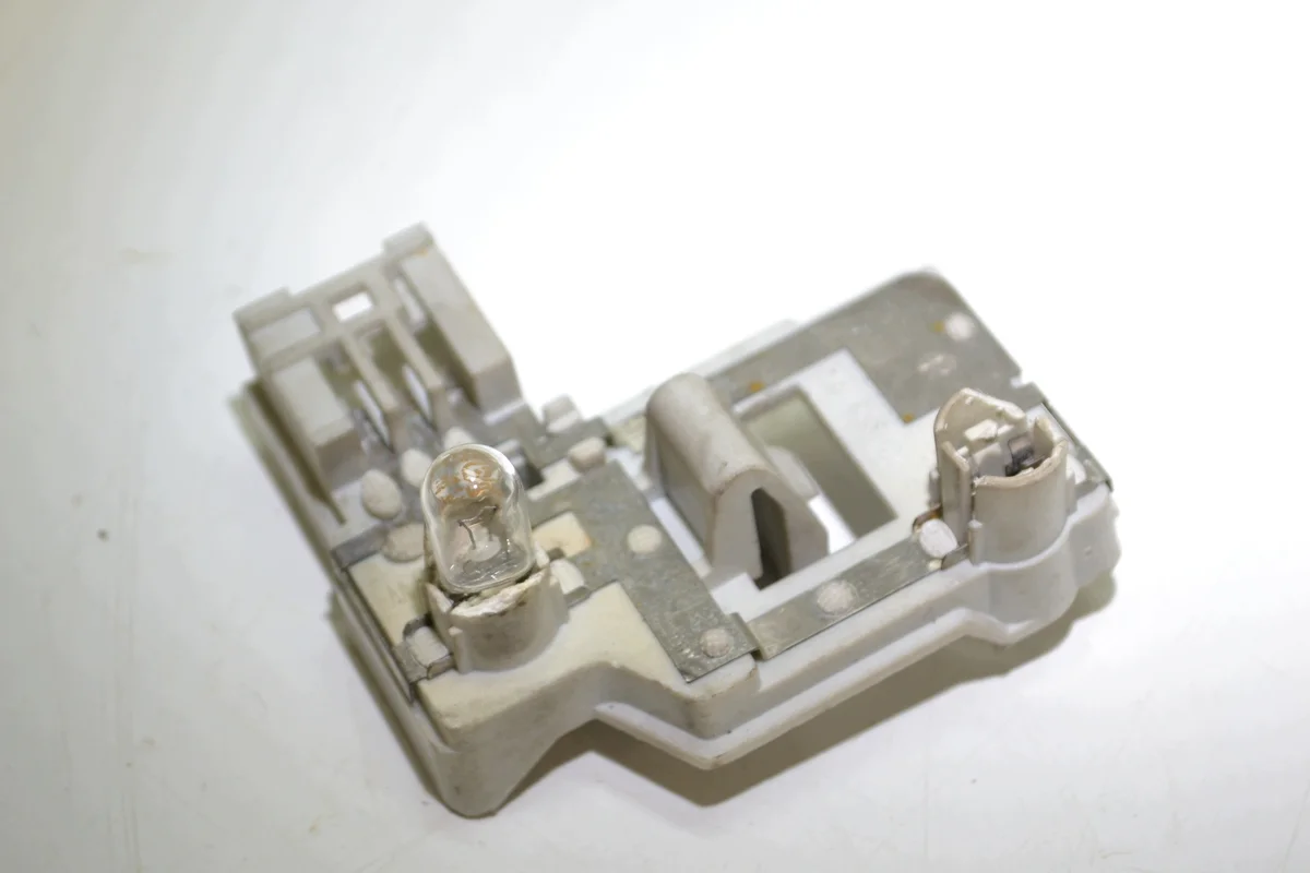 Support d'ampoule arrière droit BMW E61 6935332
