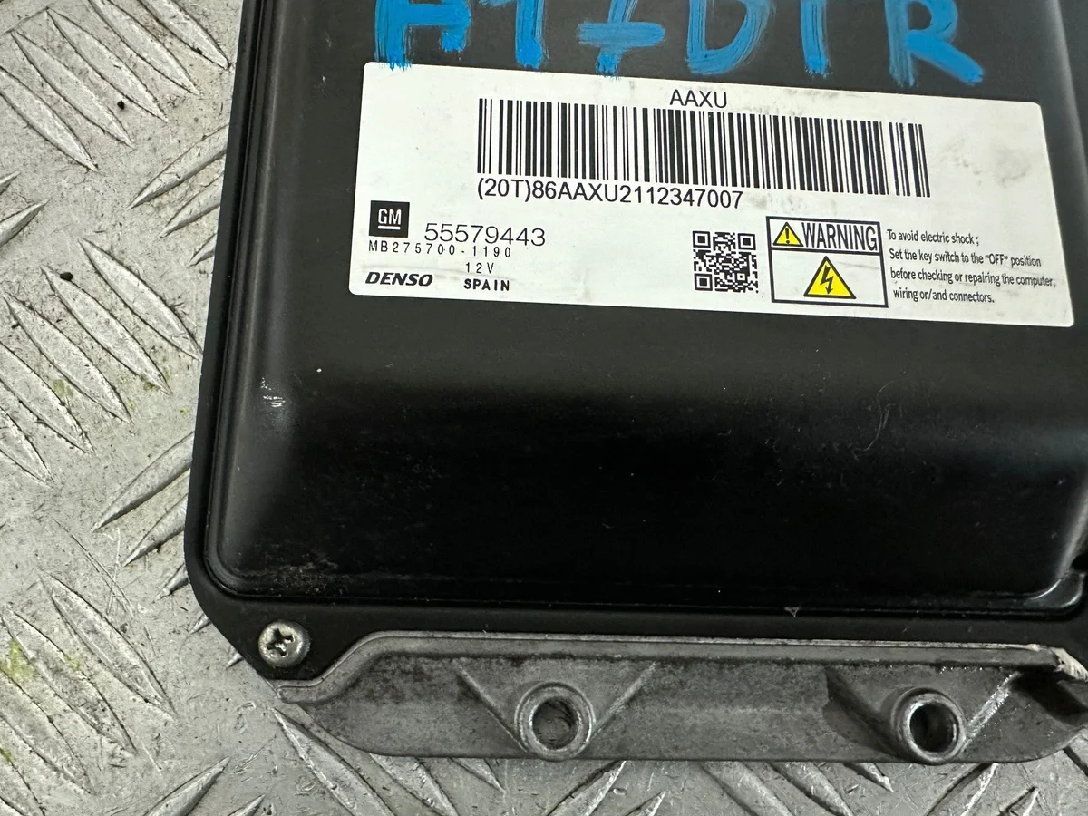 Engine Control Unit Opel Astra J 1.7 CDTI 55579443 image 3