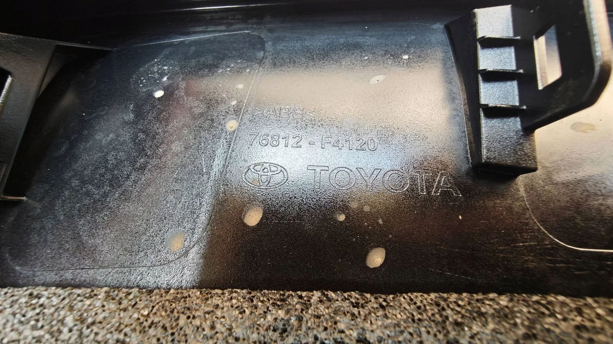 Toyota C-HR Heckspoiler 76812F4120 thumbnail 8