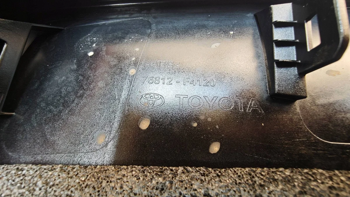 Toyota C-HR Heckspoiler 76812F4120 thumbnail 9