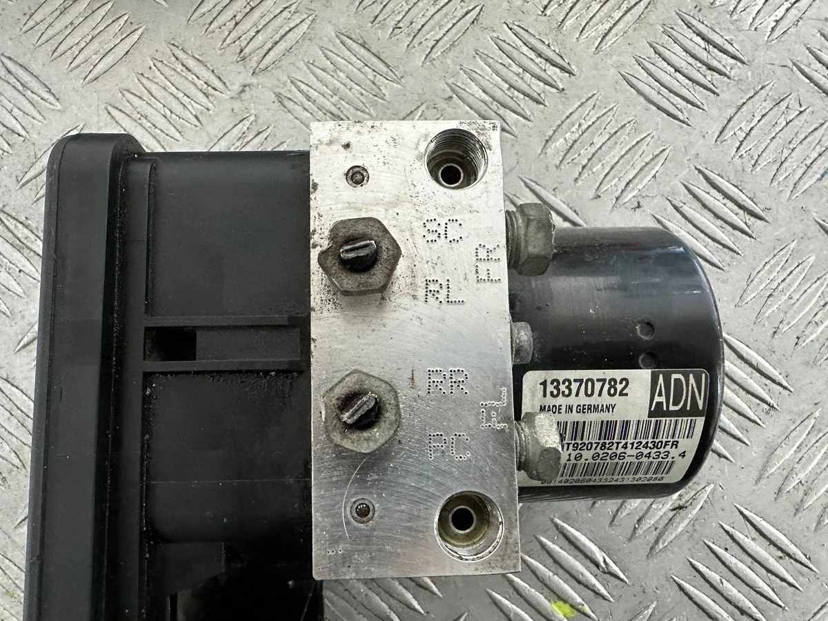 Ohjausyksikkö Opel Astra J 1.7 CDTI 13370782 image 3