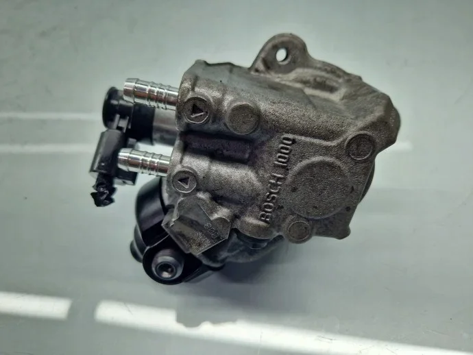 Pompa alta pressione Audi A3 03L130775 2.0 TDI image 3