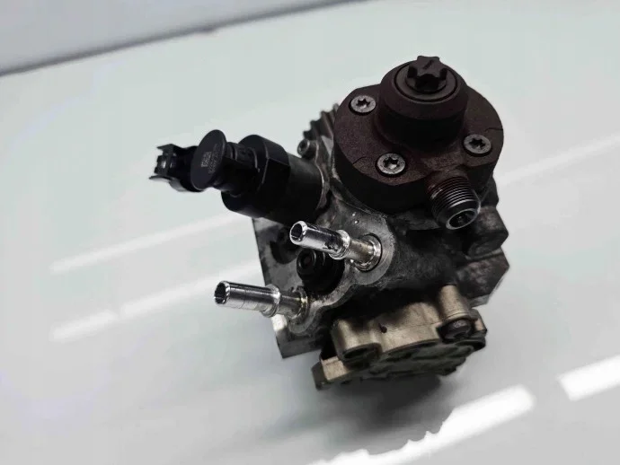 Ford Fiesta Mk7 polttoainepumppu 9688499680 image 3