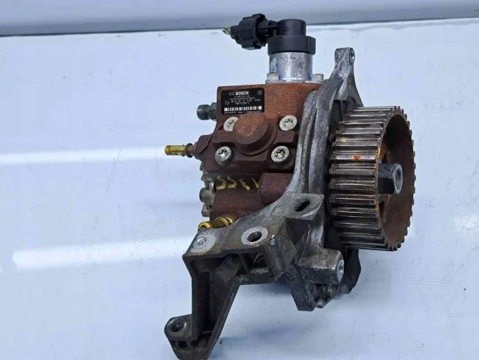 Bränslepump Volkswagen Passat CC 0445010102