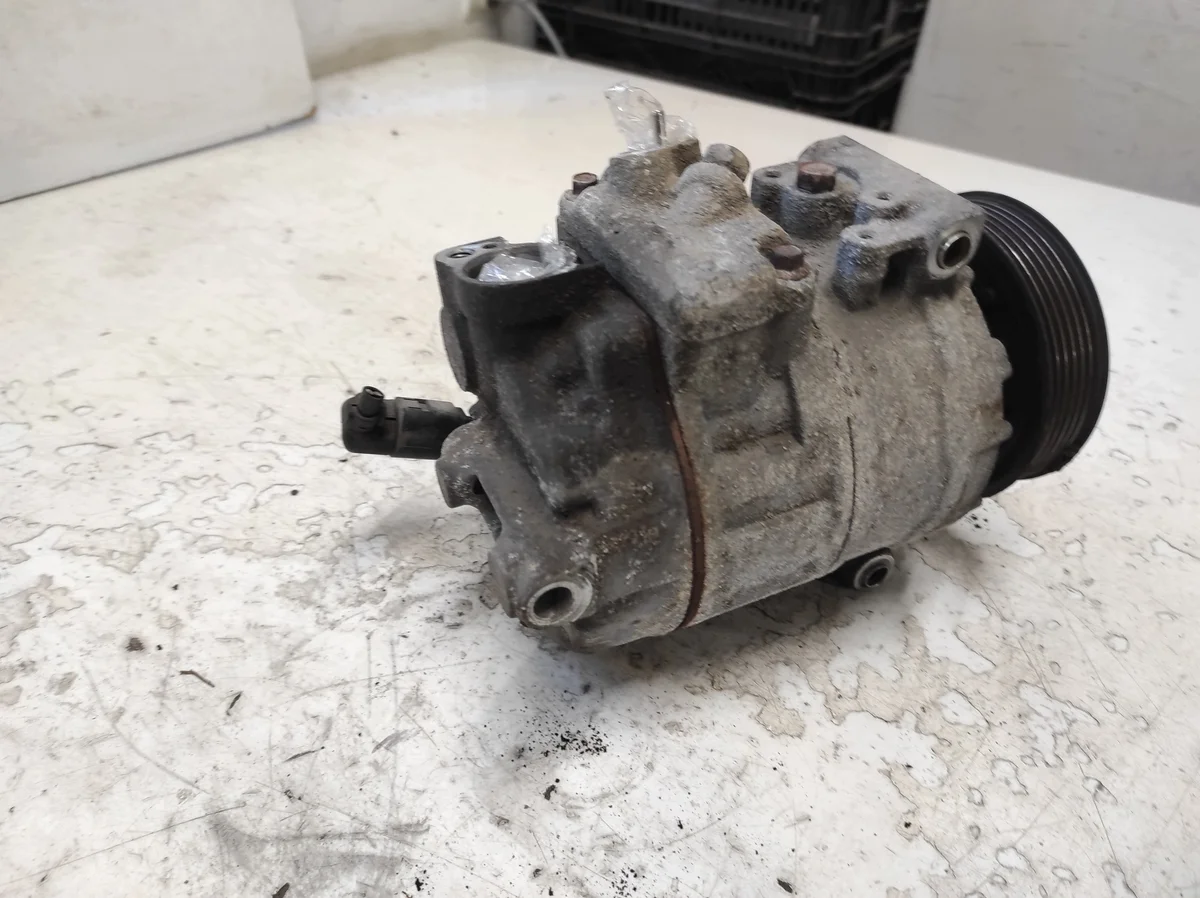 VW Golf V Airconditioning Compressor thumbnail 3