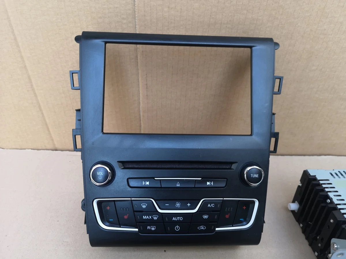 Radio-navigointi Ford Mondeo MK5 DS7T-14F239-CJ image 4