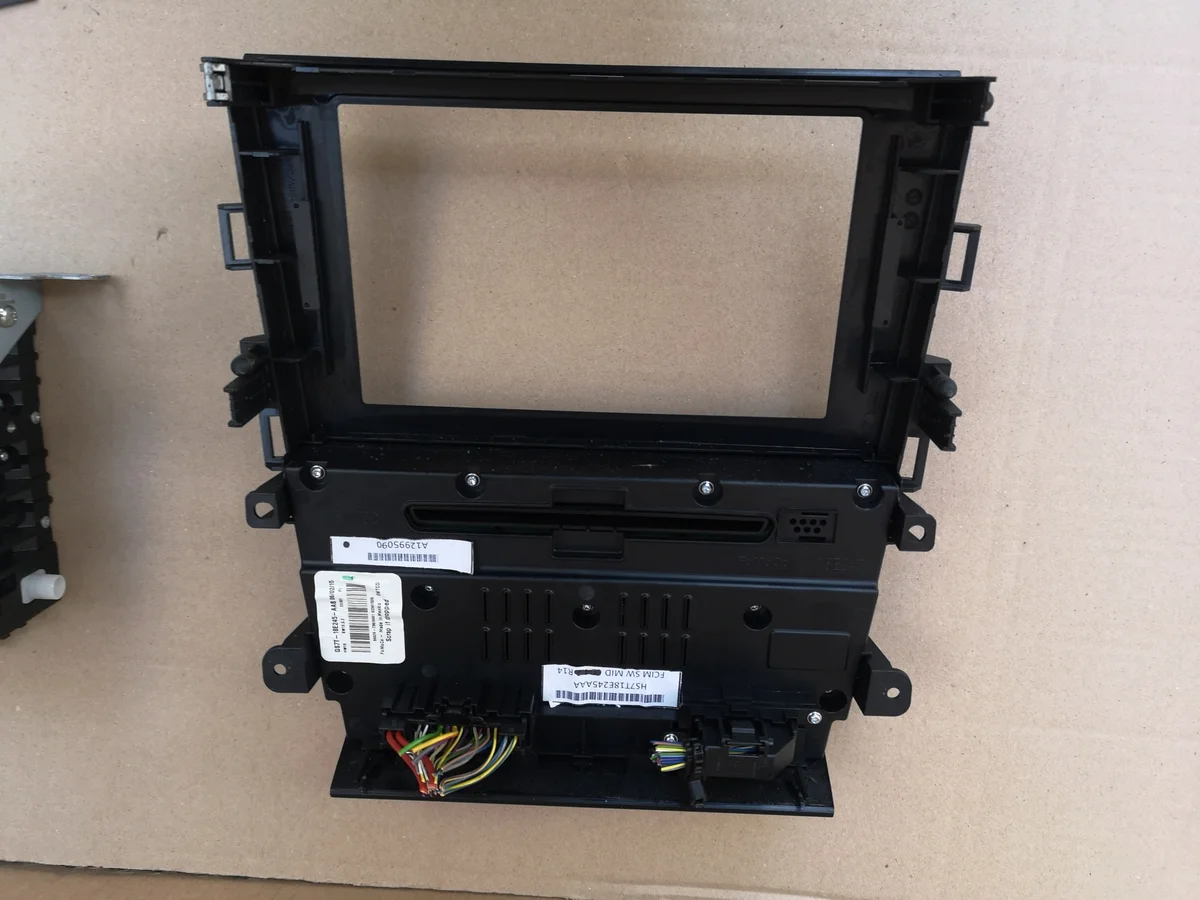 Radio-navigointi Ford Mondeo MK5 DS7T-14F239-CJ image 10